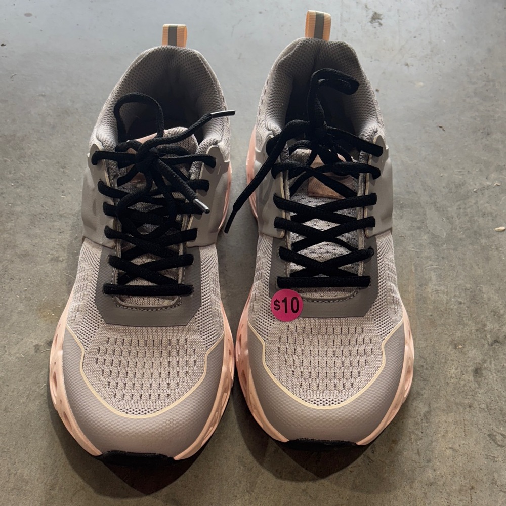 Stylish Women's Athletic Shoes in Gray and Pink